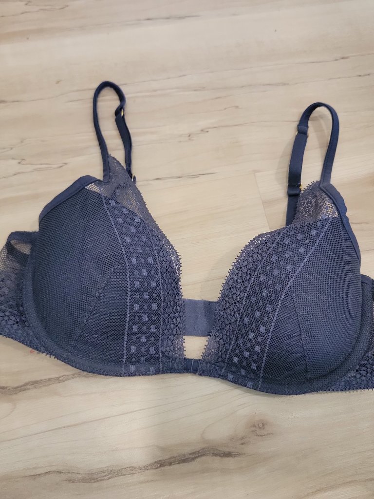 Victoria Secret Incredible Lightly Lined Lunge Bra 32d